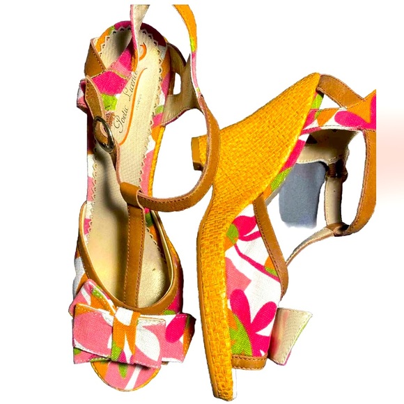 Poetic License London T-strap Peep Toe Wedge shoes Size 8.5 - Picture 1 of 4